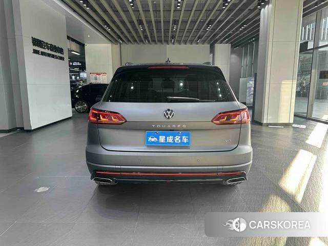 Volkswagen Touareg 2024 Темно-серый из Китая, фото 4