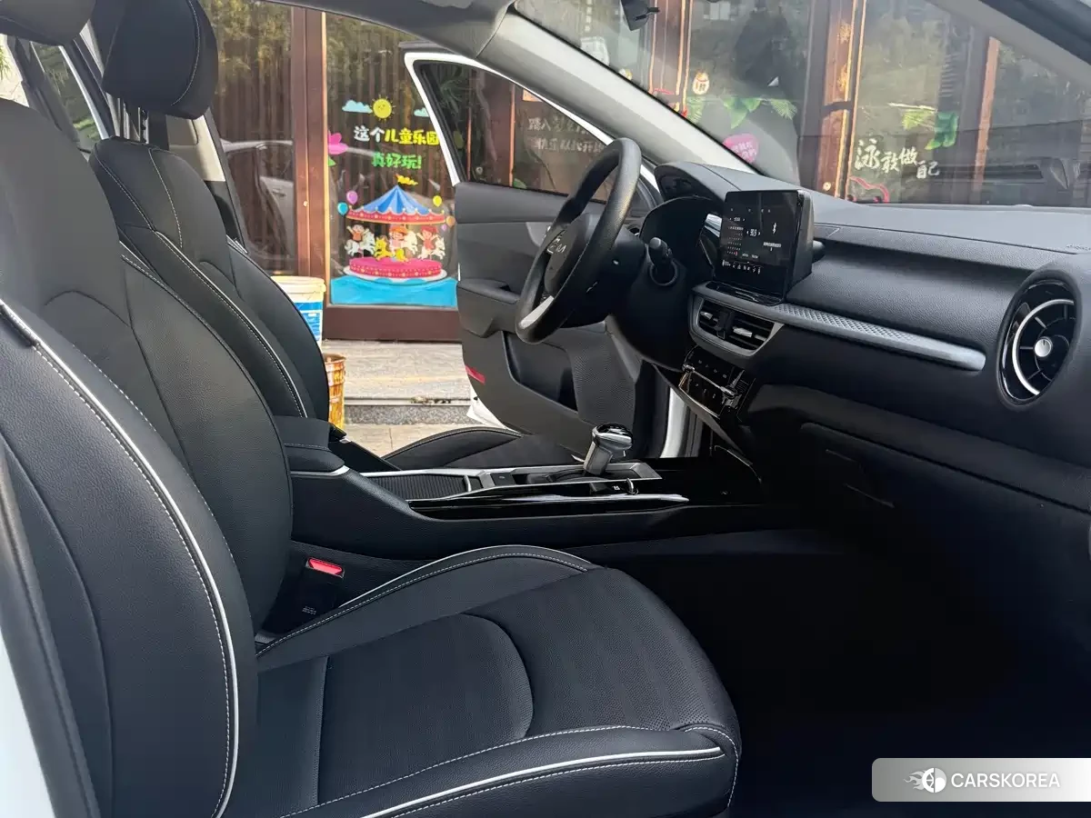 Kia K3 2025 Белый из Китая, фото 4