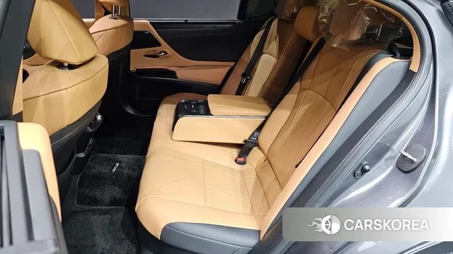 Lexus ES300h 7th generation 2023 Серый из Кореи, фото 4