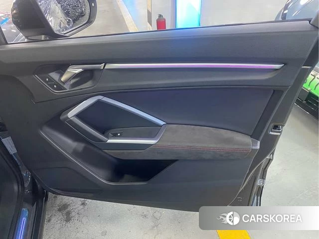 Audi Q3 Sportback 2023 Темно-серый из Китая, фото 4