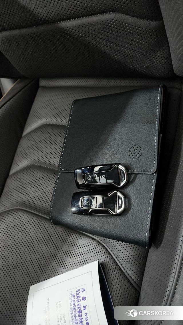 Volkswagen Touareg 3rd generation 2023 Белый из Кореи, фото 4