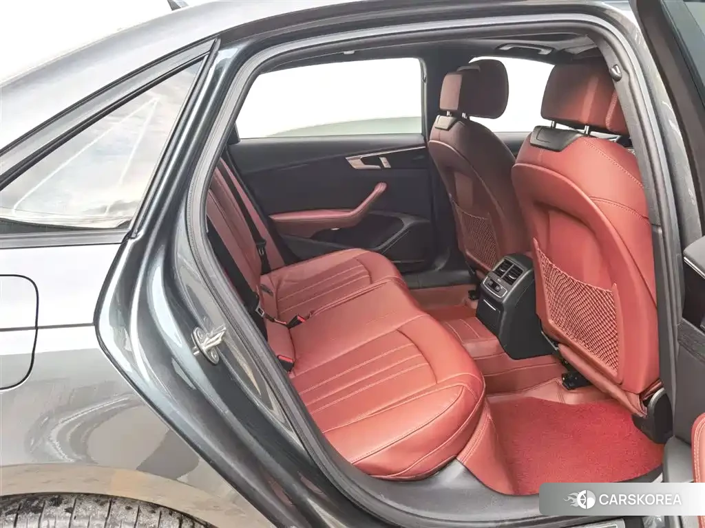 Audi A4L 2024 Silver/gray из Китая, фото 4