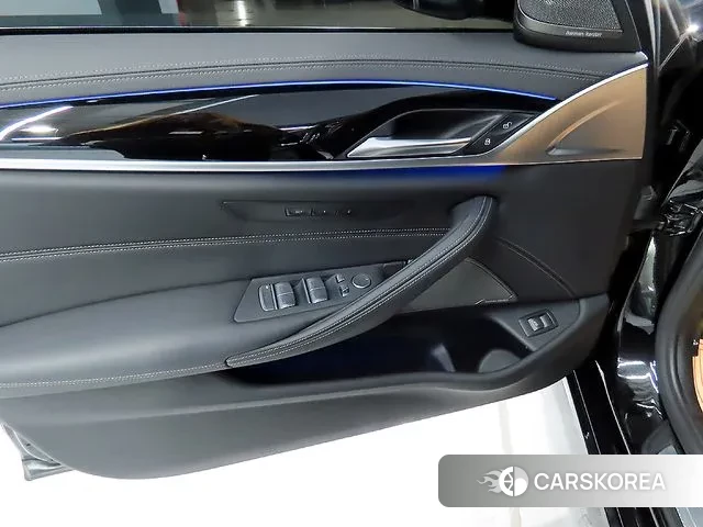 BMW 5 Series (G30) 2021 Черный из Кореи, фото 4