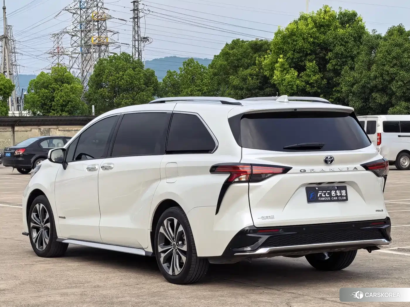 Toyota Granvia 2024 Белый из Китая, фото 4