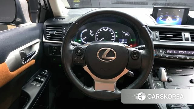 Lexus CT200h 2018 Серебристо-серый из Кореи, фото 4