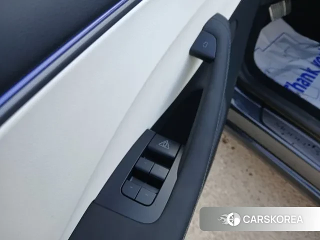 Tesla Model 3 2025 Серый из Кореи, фото 4