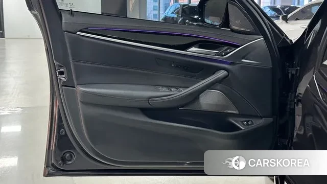 BMW 5 Series (G30) 2023 Серый из Кореи, фото 4