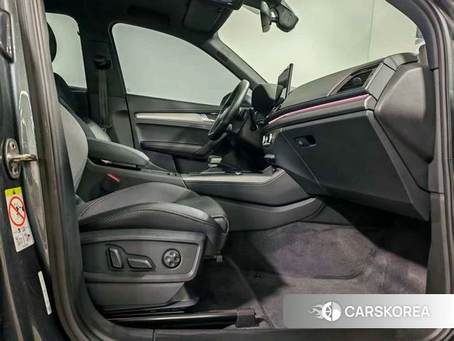 Audi Q5L Sportback 2021 Темно-серый из Китая, фото 4