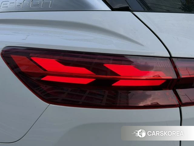 Audi Q5 e-tron 2022 Белый из Китая, фото 4