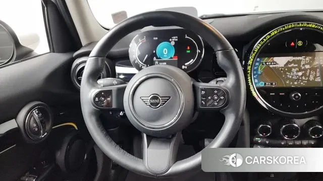 Mini Cooper 2024 Серебряный из Кореи, фото 4