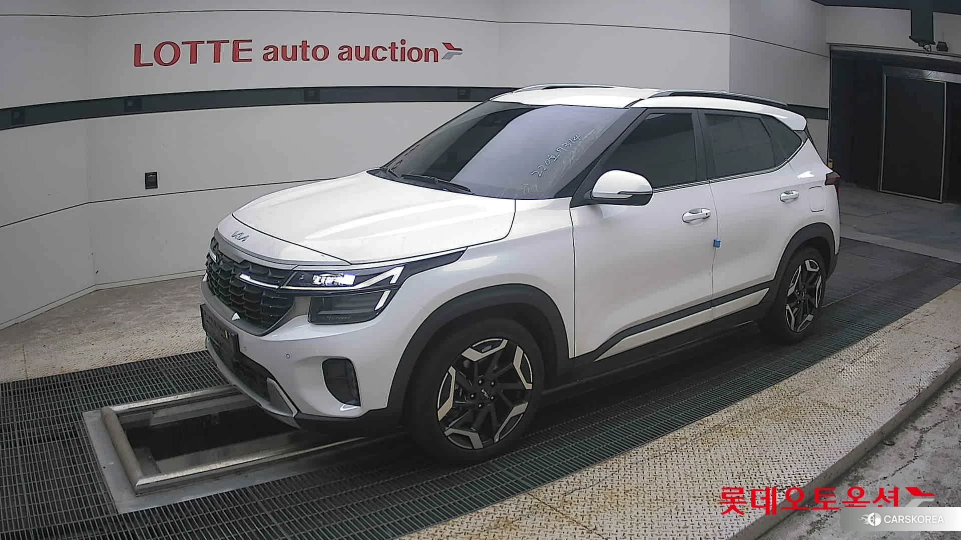 Kia Seltos 2024 Белый из Кореи, фото 4