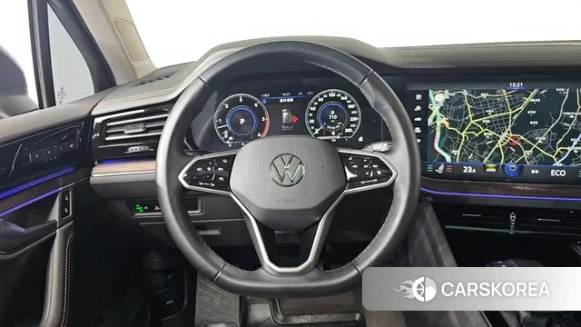 Volkswagen Touareg 3rd generation 2023 Синий из Кореи, фото 4