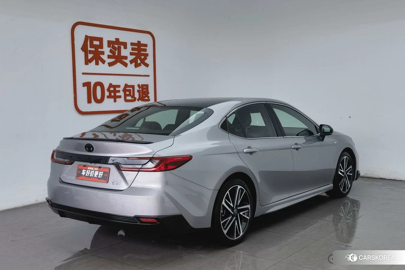 Toyota Camry 2024 Серебристо-серый из Китая, фото 4