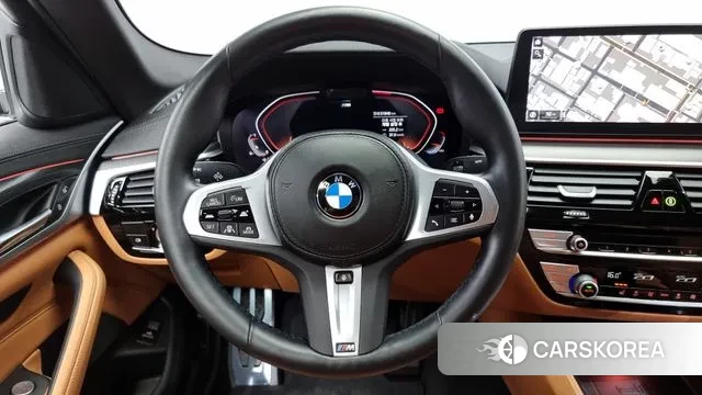 BMW 5 Series (G30) 2023 Белый из Кореи, фото 4