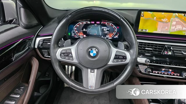 BMW 5 Series (G30) 2022 Серебристо-серый из Кореи, фото 4