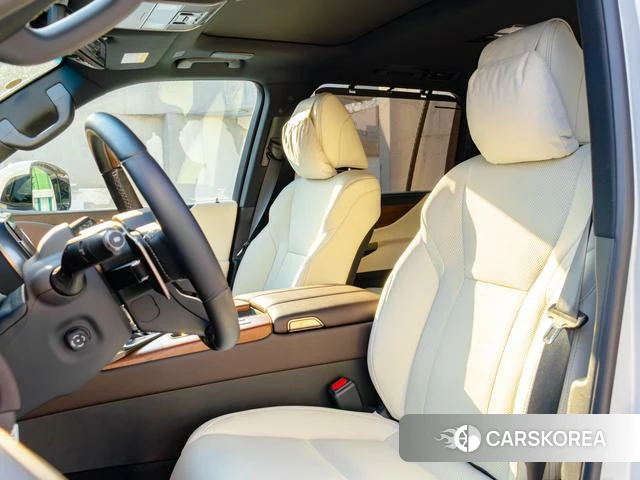 Lexus LX 2025 Белый из Китая, фото 4