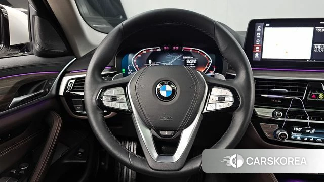 BMW 5 Series (G30) 2023 Белый из Кореи, фото 4