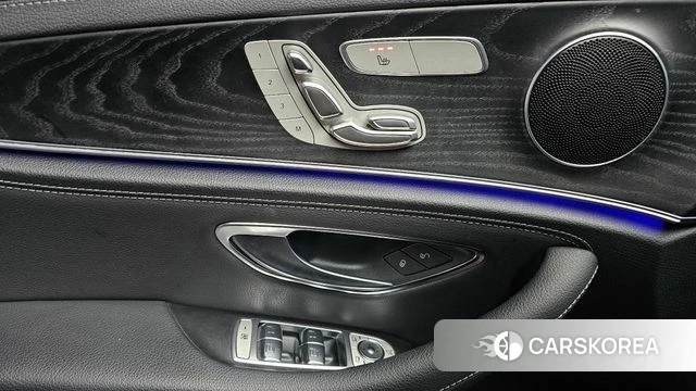 Mercedes-Benz E-Class W213 2021 Песочный из Кореи, фото 4