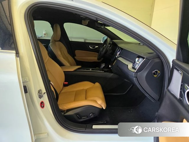 Volvo S60 3rd generation 2019 Белый из Кореи, фото 4