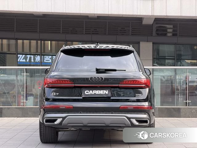 Audi Q7 2024 Черный из Китая, фото 4