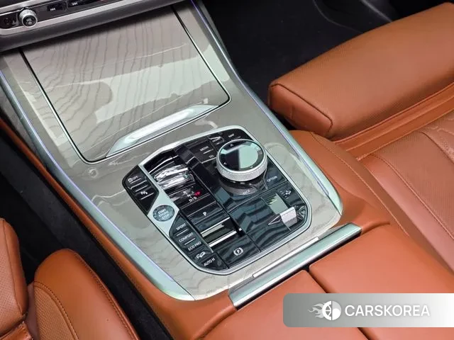 BMW X7 (G07) 2024 Черный двухцветный из Кореи, фото 4