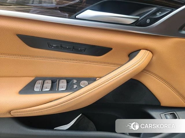 BMW 5 Series (G30) 2022 Белый из Кореи, фото 4