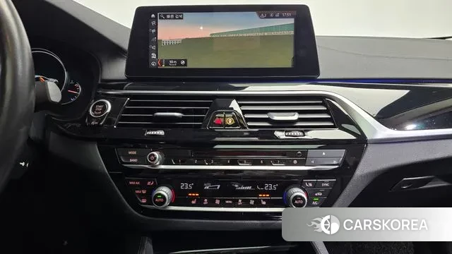 BMW 5 Series (G30) 2018 Белый из Кореи, фото 4