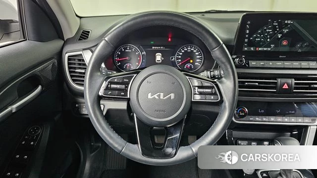 Kia Seltos 2022 Белый из Кореи, фото 4