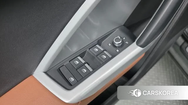 Audi Q3 (F3) 2023 Серый из Кореи, фото 4