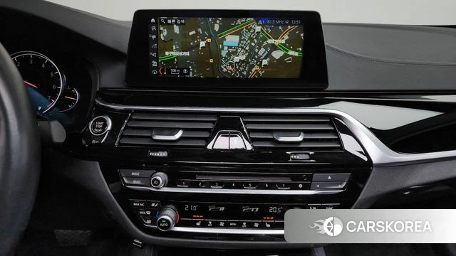 BMW 5 Series (G30) 2018 Белый из Кореи, фото 4