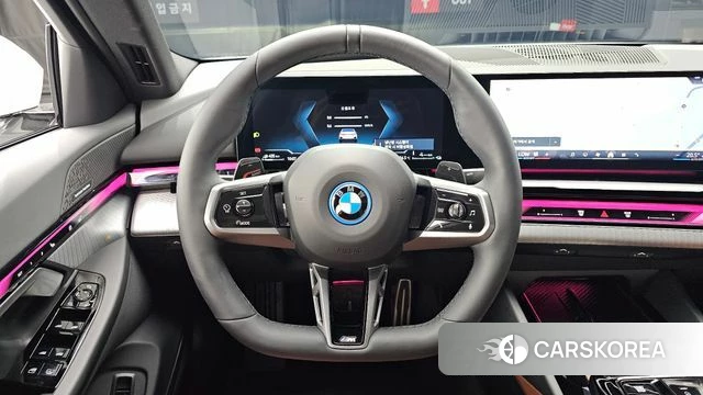 BMW 5 Series (G60) 2025 Белый из Кореи, фото 4