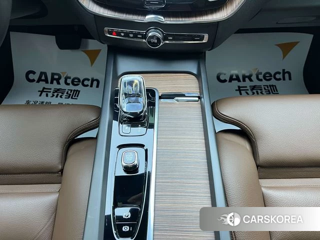Volvo XC60 2022 Белый из Китая, фото 4
