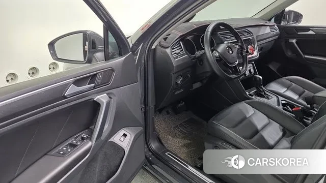 Volkswagen Tiguan second Generation 2020 Серый из Кореи, фото 4