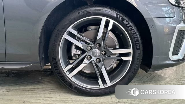 Audi A4L 2021 Темно-серый из Китая, фото 4