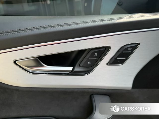 Audi Q8 (4M) 2021 Черный из Кореи, фото 4