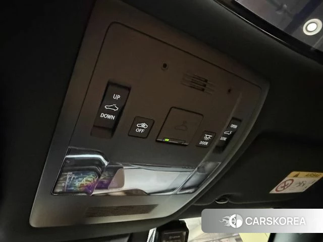 Lexus UX250h 2023 Серебряный из Кореи, фото 4