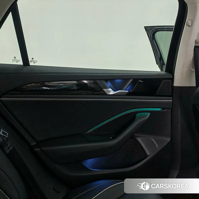 Volkswagen Magotan 2025 Черный из Китая, фото 4