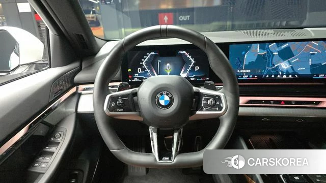 BMW 5 Series (G60) 2024 Белый из Кореи, фото 4