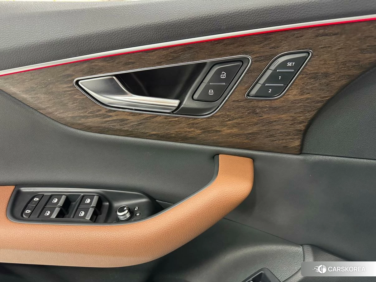 Audi Q7 2020 Черный из Китая, фото 4