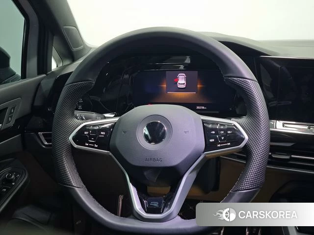 Volkswagen Golf 2024 Белый из Китая, фото 4