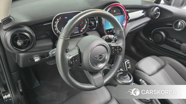 Mini Cooper 2024 Черный из Кореи, фото 4