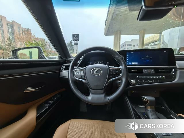 Lexus ES 2024 Серебристо-серый из Китая, фото 4