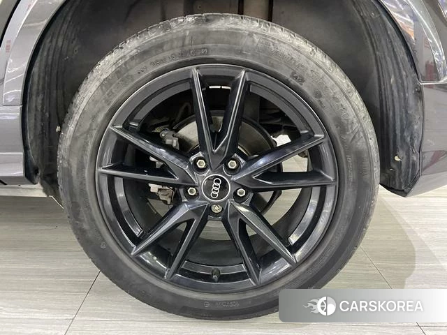 Audi Q2L 2022 Темно-серый из Китая, фото 4