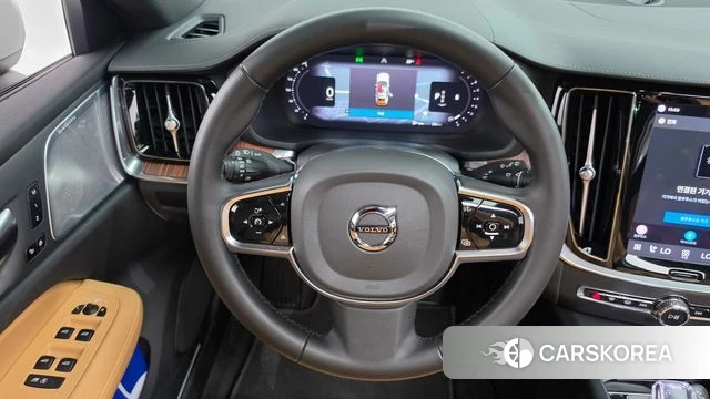 Volvo V60 Cross-Country 2nd Generation 2024 Белый из Кореи, фото 4