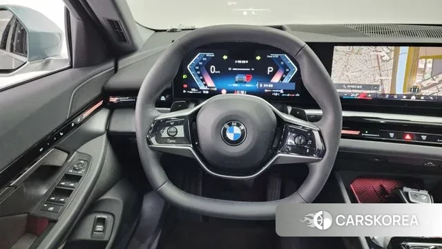 BMW 5 Series (G60) 2024 Темно-зеленый из Кореи, фото 4