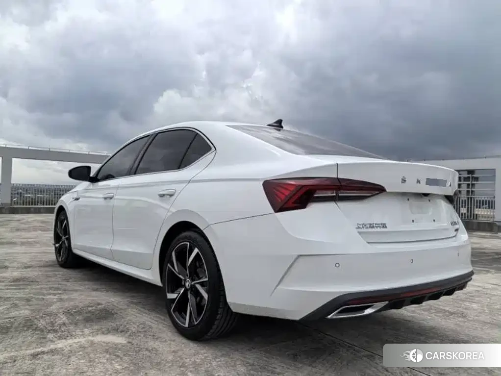 Skoda Octavia 2024 Белый из Китая, фото 4