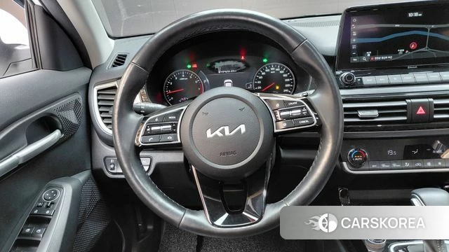 Kia Seltos 2022 Белый из Кореи, фото 4