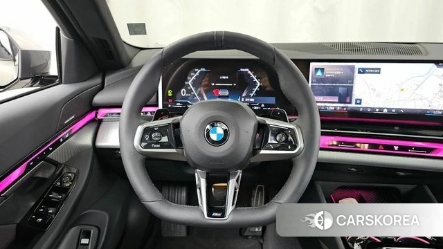 BMW 5 Series (G60) 2025 Серебристо-серый из Кореи, фото 4