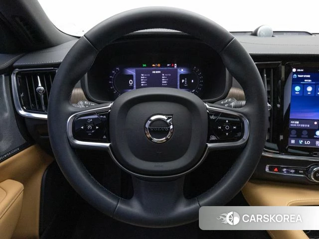 Volvo V90 Cross-Country 2023 Серебристо-серый из Кореи, фото 4