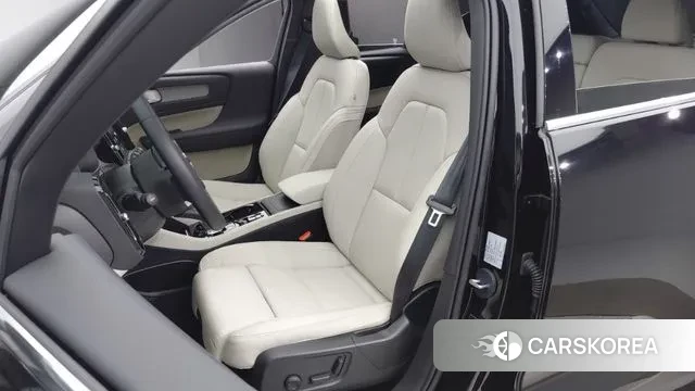 Volvo XC40 2024 Черный из Кореи, фото 4